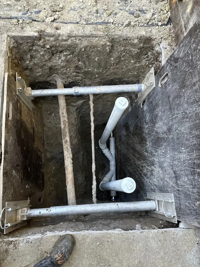 Experienced plumber completing Drain Cleaning work in Arlington